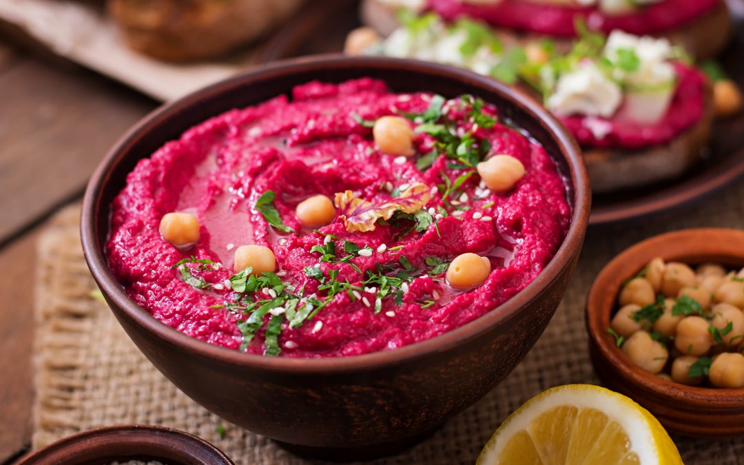 Veggie dip: beet hummus